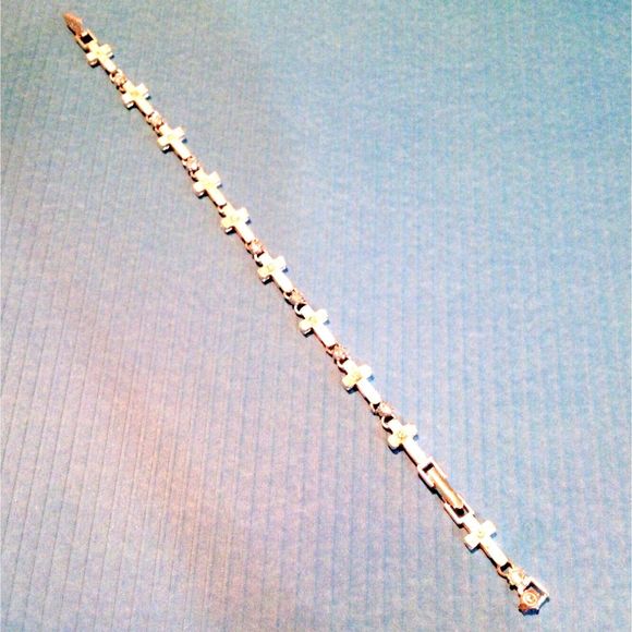 Avon Vintage Silver Tone Sparkling Cross Tennis Bracelet - Picture 2 of 5